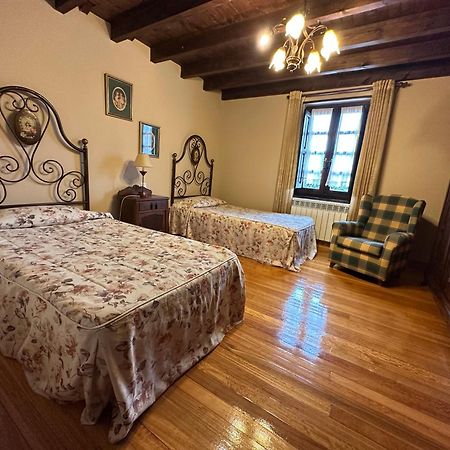 Apartamentos La Gloria Сантилана дел Мар Екстериор снимка
